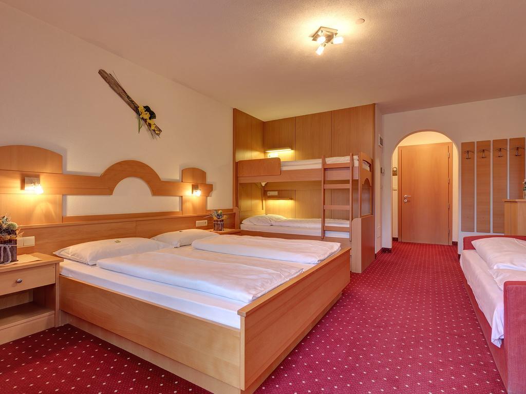 Hotel Gisserhof Ahrntal Oda fotoğraf
